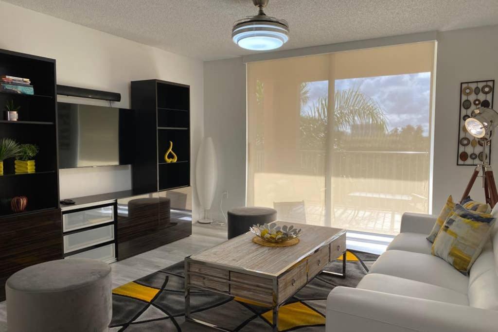 شقة Yacht Club At Aventura 2 Bed 2 Bath Luxurius Cozy Brand New 2020 المظهر الخارجي الصورة